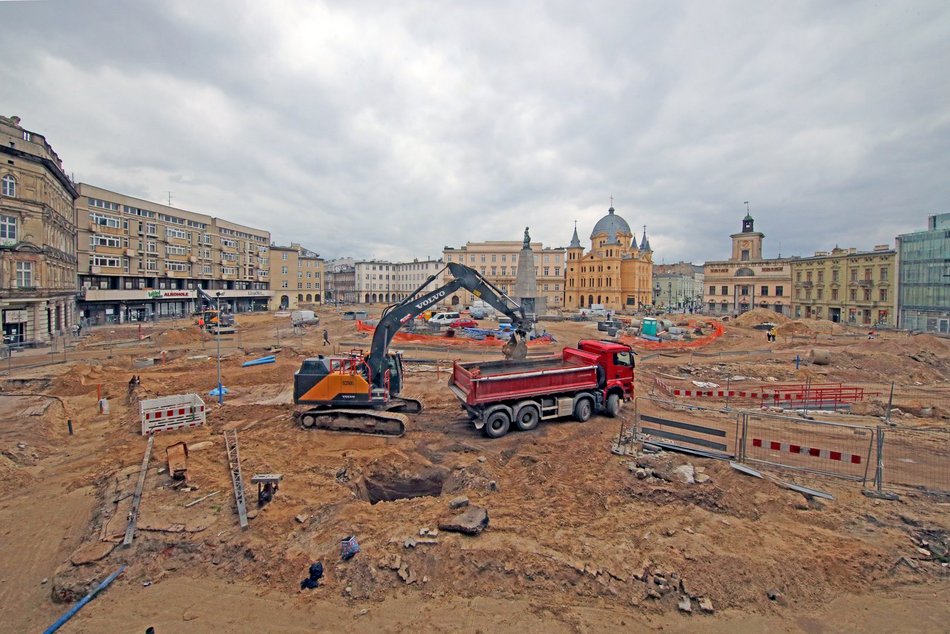 Remont placu Wolności. Sprawdzamy, jak postępują prace.