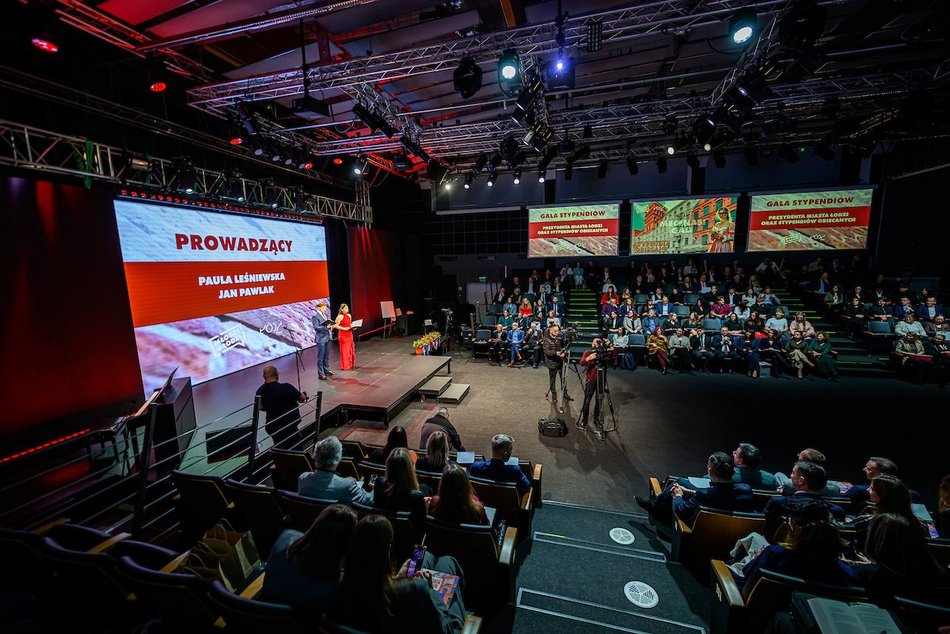 Łódź. Młodzi w Łodzi 2025. Stypendia dla najzdolniejszych rozdane