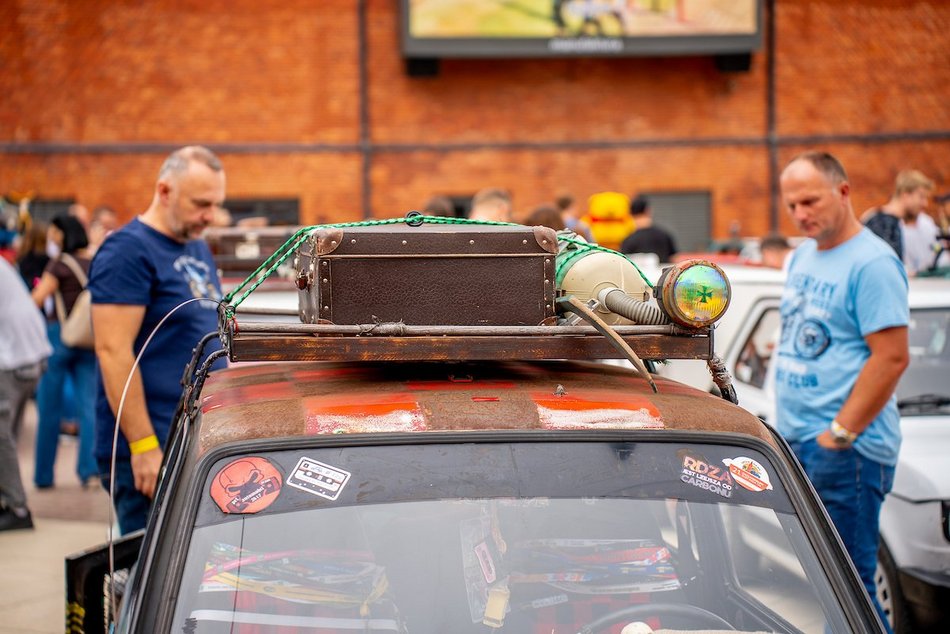 Łódź. Parada maluchów w Manufakturze! Kultowe fiaty 126p ciągle w modzie