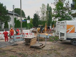 Łódź. Remont Źródłowej. Jest już nowy chodnik. Czas na parkingi i przystanki MPK Łódź
