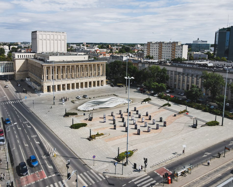 Fontanna przed Teatrem Wielkim – pl. Dąbrowskiego