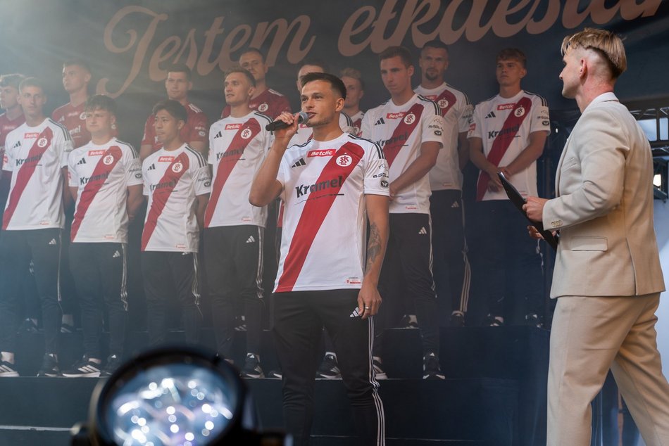 ŁKS Łódź zaprezentował skład na placu Wolności! Byłeś/aś tam? Odszukaj się w galerii