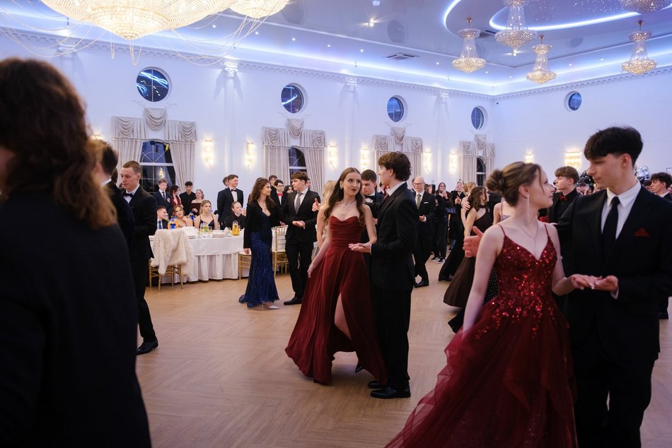 Studniówka XV w Łodzi. Niezapomniane chwile i piękne wspomnienia