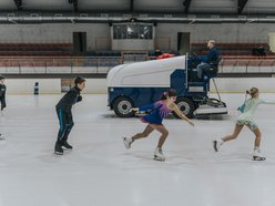 Lodowisko Bombonierka w Łodzi gładkie jak stół! Jak działa nowa rolba do lodu?