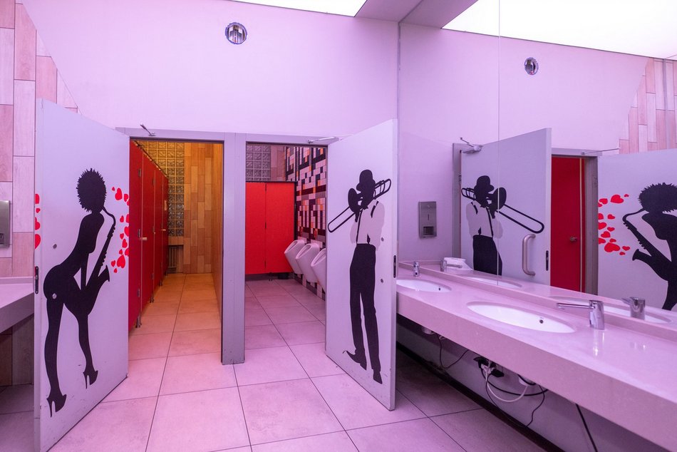 Łódź. Piotrkowska 77 w Łodzi. Kamienica na sprzedaż. Wnętrza i z zewnątrz