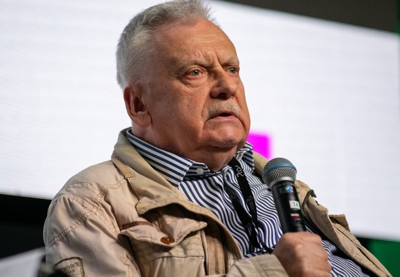 Andrzej Sapkowski ze Złotym Medalem „Zasłużony Kulturze Gloria Artis”! Wielkie wyróżnienie pisarza 