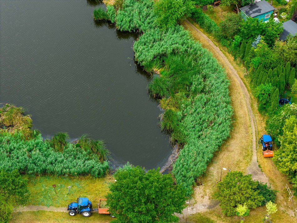Łódź. Staw przy Przędzalnianej w Łodzi w trakcie czyszczenia. Tam będzie jeszcze piękniej!