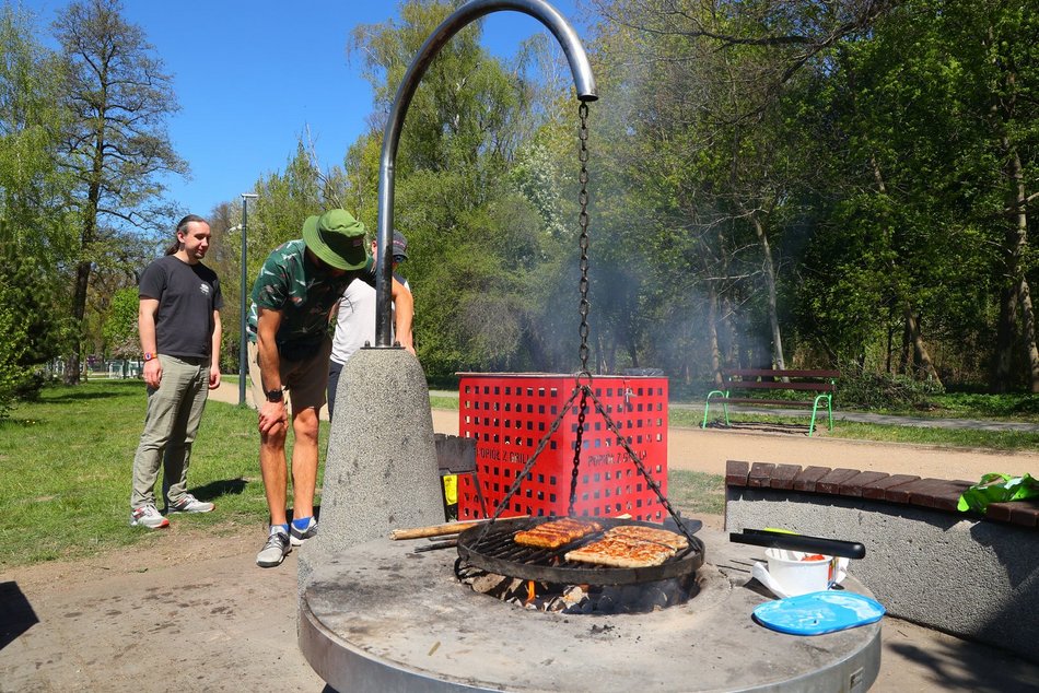 Łódź. Majówka na Stawach Stefańskiego w Łodzi. Słowiańska wioska, rowery wodne i grillowanie