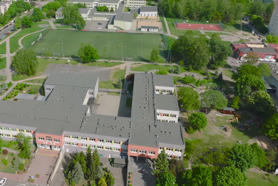 Łódź. Sportowe atrakcje przy szkołach w Łodzi. Pływalnie, Orliki i ściany wspinaczkowe dostępne dla Łodzian