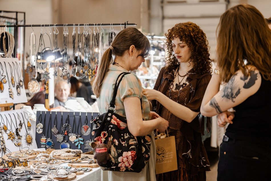 Łódź. Targi kamieni w hali Expo Łódź. Minerały, naturalna biżuteria, rękodzieło i... meteoryty!