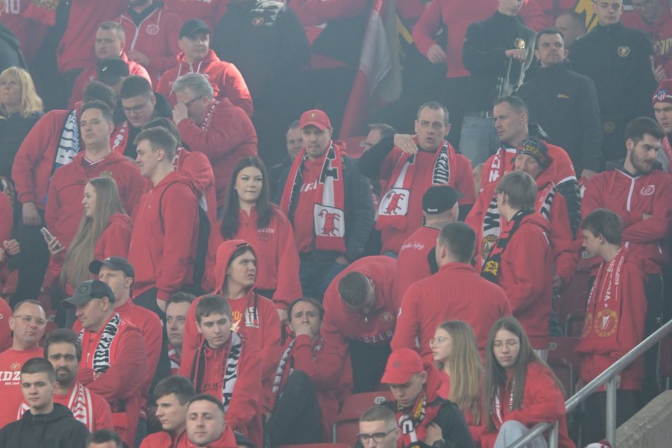 Łódź. Kibice na meczu Widzew Łódź - Bruk-Bet Termalica Nieciecza. Byłeś/aś? Znajdź się w galerii!