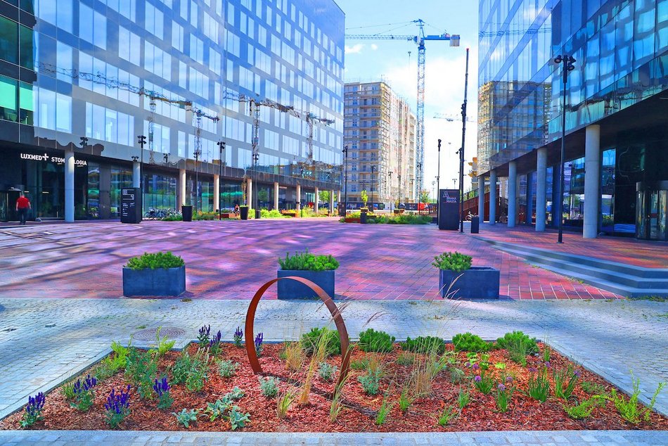 Łódź. Zieleń przy Bramie Miasta w Łodzi. Chwila oddechu w samym centrum