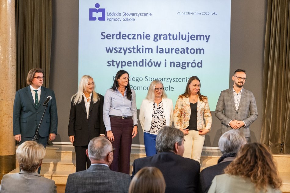 Łódź. Stypendia dla wybitnych uczniów z Łodzi i regionu przyznane. Nagrodzeni także nauczyciele