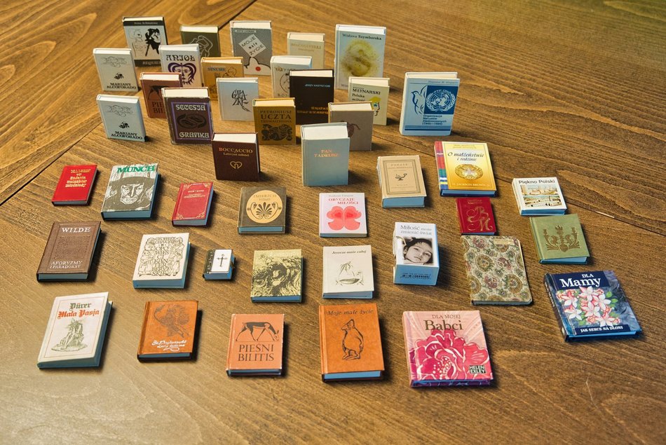 Łódź. Wielkie dzieła w wersji mini. Najmniejsze książki świata w Bibliotece im. Piłsudskiego w Łodzi