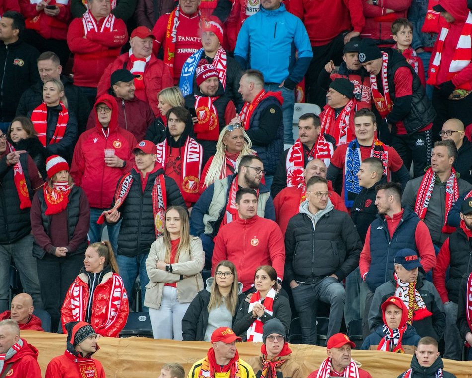 Łódź. Kibice na meczu Widzewa Łódź z Legią Warszawa. Byłeś? Odszukaj się w galerii