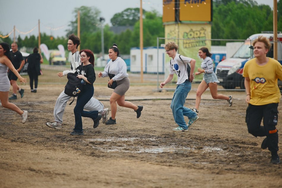 Deszcz im niestraszny! Pierwsi festiwalowicze rozpoczęli trzeci dzień Łódź Summer Festival 2025!