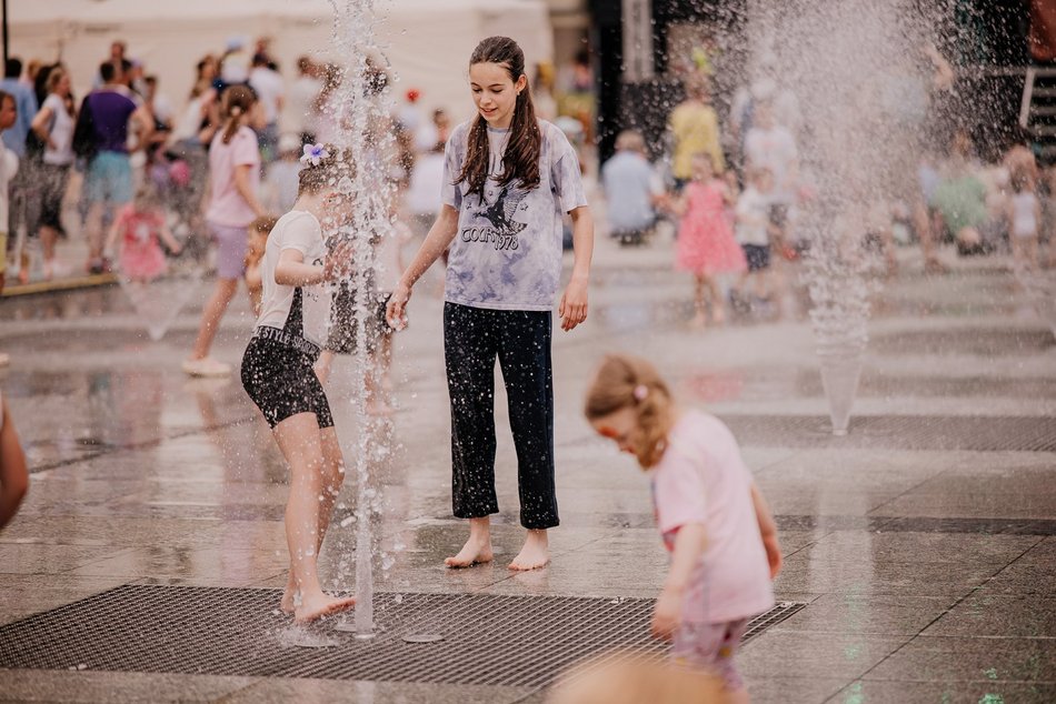 Łódź. Miejski Dzień Dziecka 2025 w Łodzi. Majka Jeżowska, dmuchańce i pokazy [ZDJĘCIA]