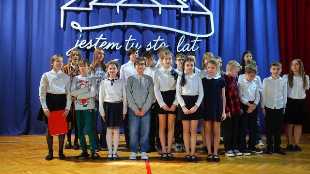 Jubileusz w Szkole Podstawowej nr 42 w Łodzi. Huczne obchody z okazji 100-lecia [ZDJĘCIA]