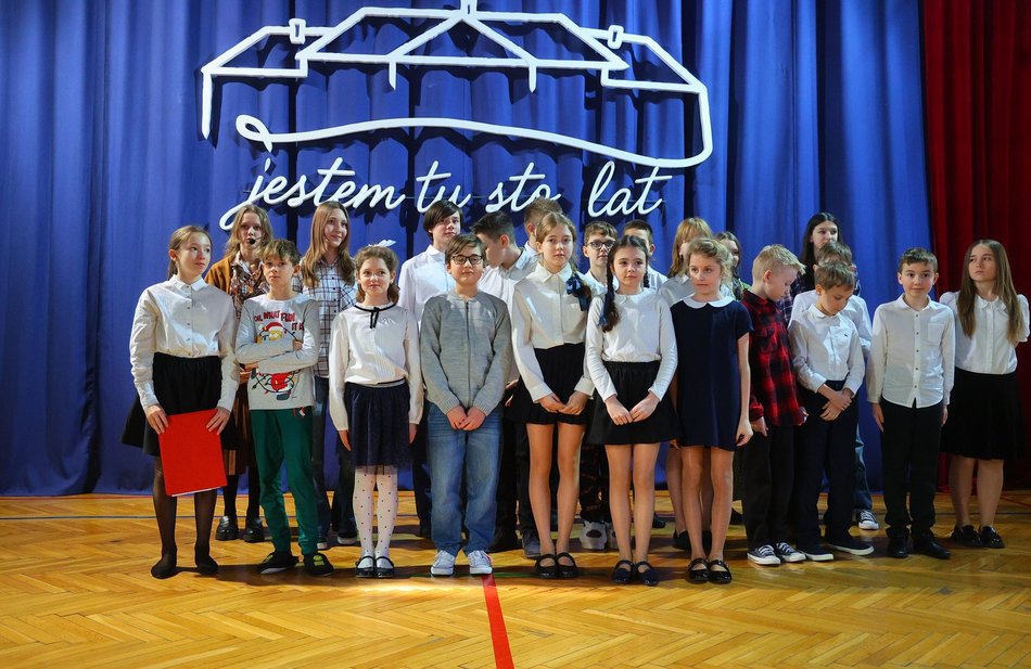 Łódź. Jubileusz w Szkole Podstawowej nr 42 w Łodzi. Huczne obchody z okazji 100-lecia