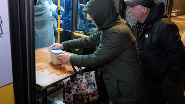 Autobus dla potrzebujących z Łodzi w trasie. W mrozy nie zostawi nikogo bez posiłku i pomocy!