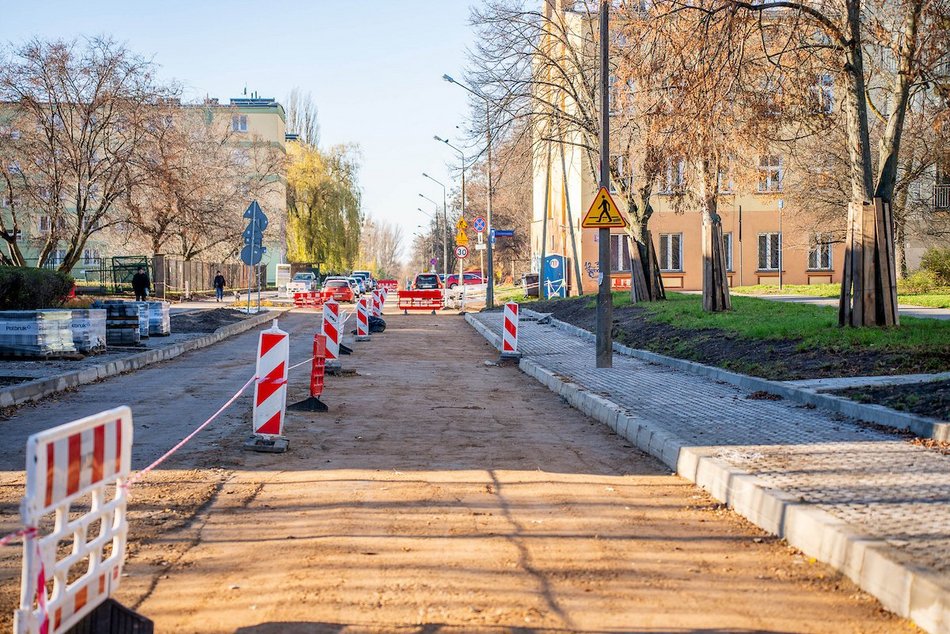 Łódź. Remont Gandhiego w Łodzi. Chodnik gotowy, trwa układanie nowej podbudowy