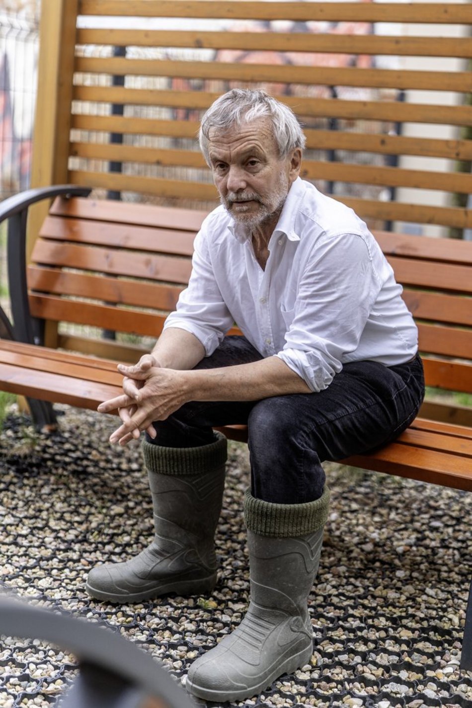 Łódź. Pan Andrzej to bohater z Włókienniczej w Łodzi. Wziął sprawy w swoje ręce i dba o kamienicę i sąsiadów!