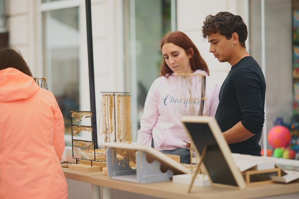 Rękodzielnia na Pietrynie w Łodzi trwa w najlepsze. Co oferują artyści?