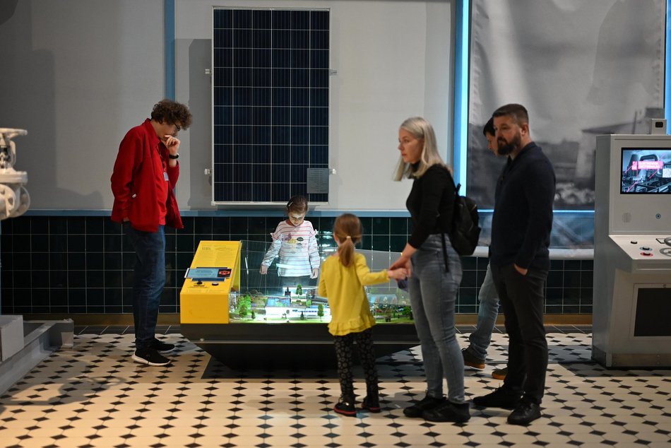 Łódź. Sławosz Uznański-Wiśniewski w EC1 Łódź. Tłumy łodzian na spotkaniu z astronautą