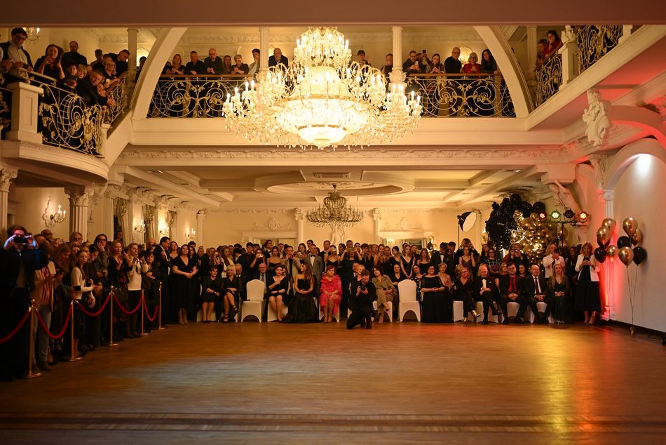 Studniówka III LO w Łodzi. Szyk i elegancja w Białym Pałacu