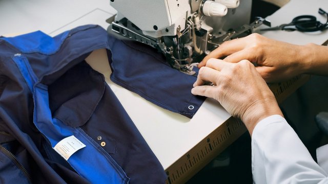 Lider wynajmu odzieży roboczej działa w Łodzi. Jakie korzyści daje to miastu i firmom? [SZCZEGÓŁY]