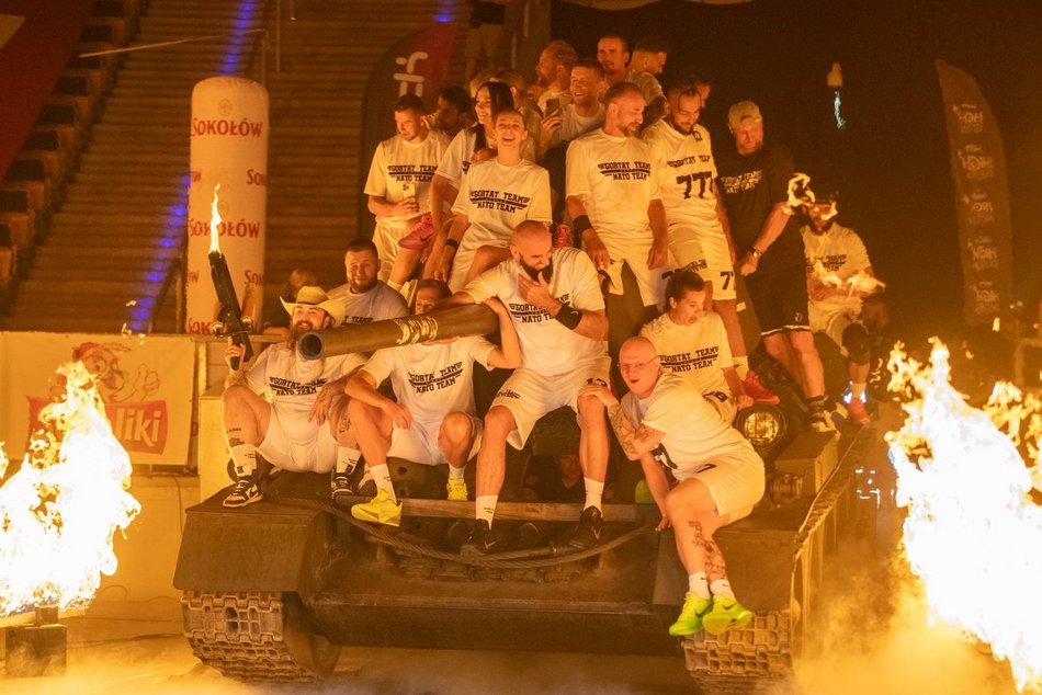 Mecz Gortat Team vs NATO w Łodzi. Czołgi, płomienie i masa sportowych emocji!