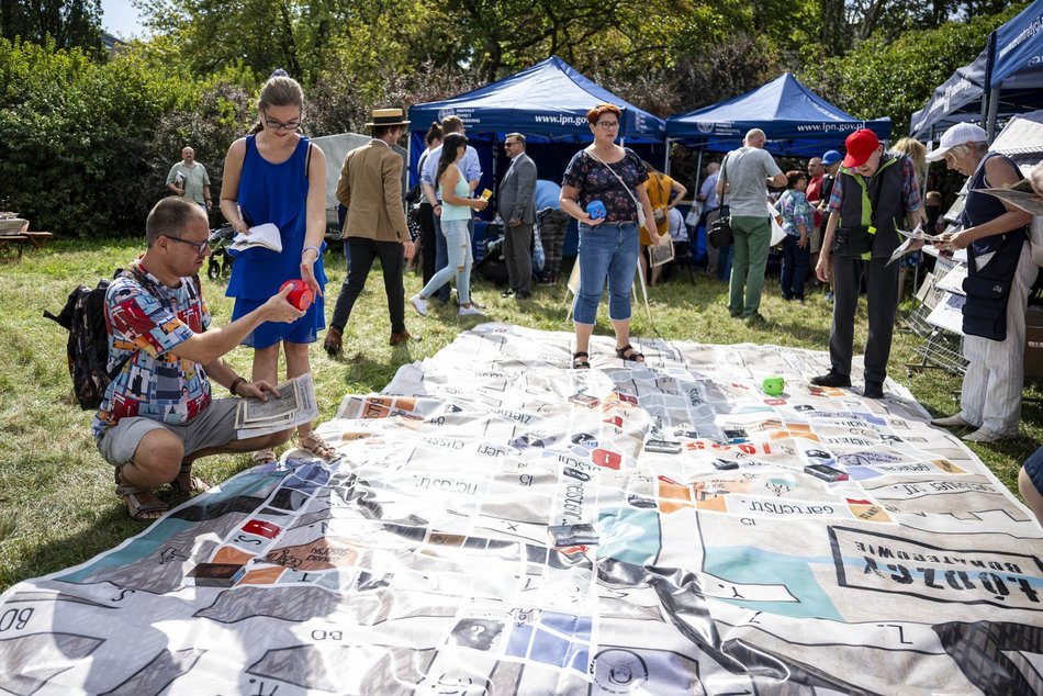 Piknik militarny w parku Helenów