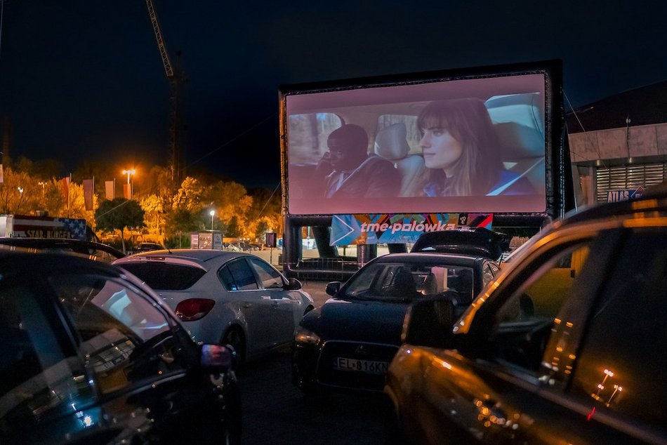 Łódź. Motopolówka przy Atlas Arenie w Łodzi. Dobre kino prosto z samochodu