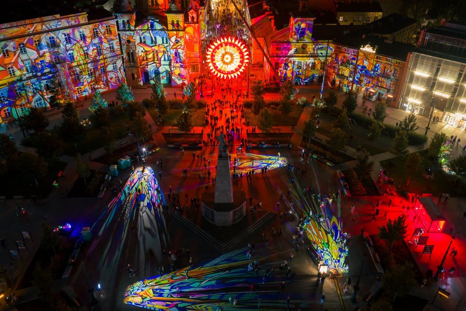 Light Move Festival 2025 Łódź z drona! Wybierz się na lot nad rozświetlonym miastem