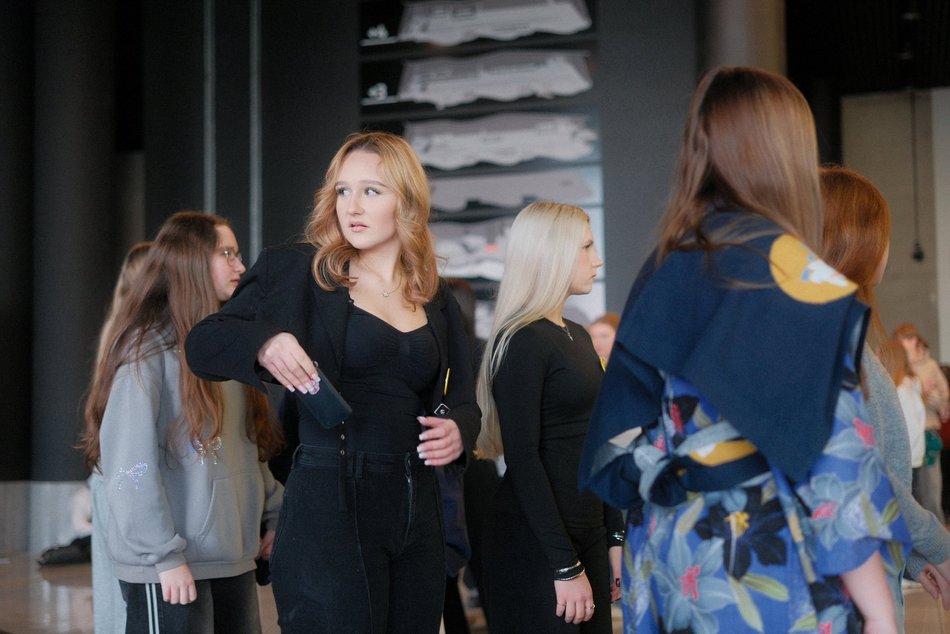 Łódź. Licealiści z Łodzi zatańczyli Belgijkę! Wielkie świętowanie Międzynarodowego Dnia Licealisty