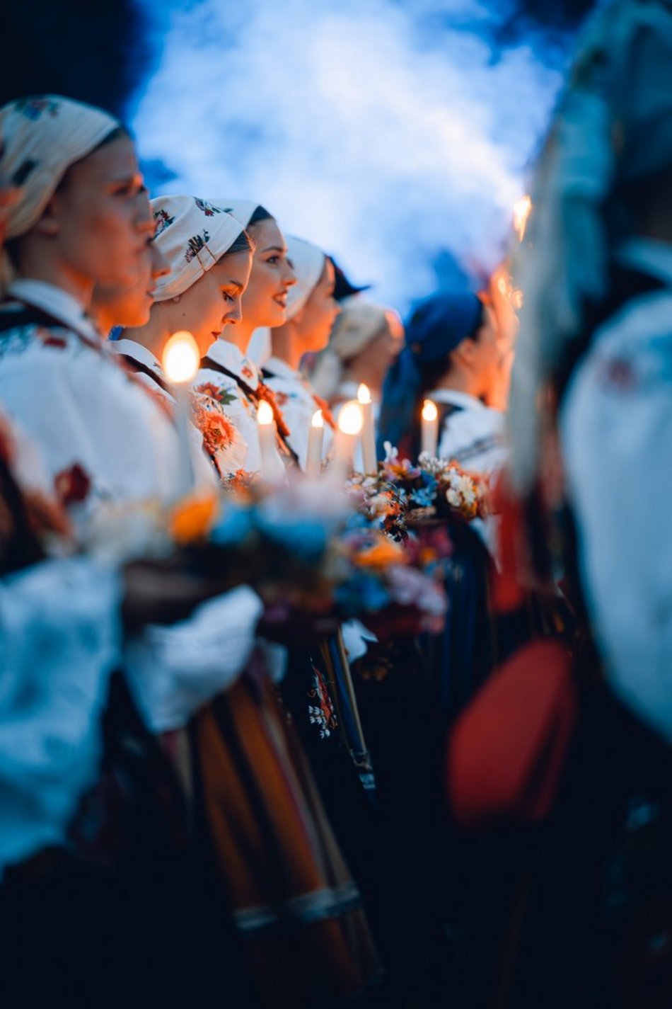 Łódź. Noc Świętojańska w Ogrodzie Botanicznym w Łodzi. Magia światła, natury i folkloru
