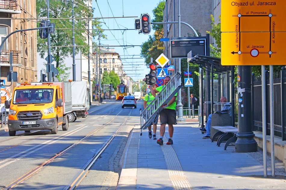 Remont kostki na ulicy Jaracza wystartował