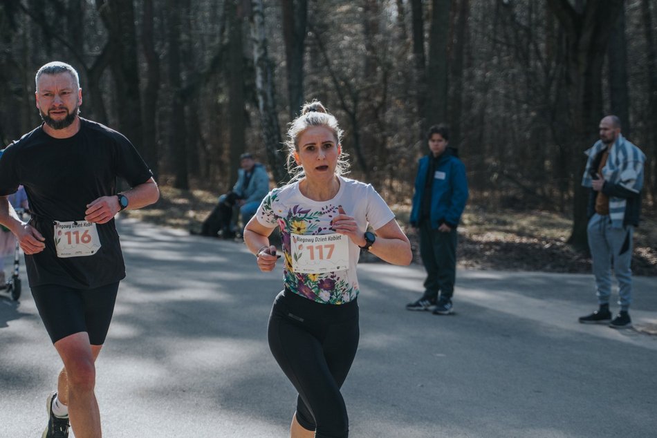 Łódź. Biegowy Dzień Kobiet 2026 w Parku na Zdrowiu w Łodzi. Odszukaj się na zdjęciach!