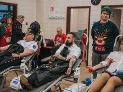 Łódź. Tradycja podtrzymana! Górnicy z Bełchatowa oddali krew i odwiedzili dzieci w Szpitalu Matki Polki w Łodzi