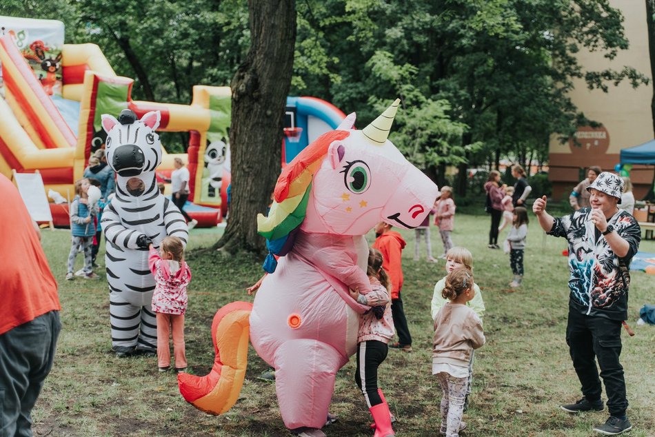 Łódź. „Czwartki na wesoło" z MOPS Łódź. Gry, zabawy, warsztaty, dmuchańce i przekąski