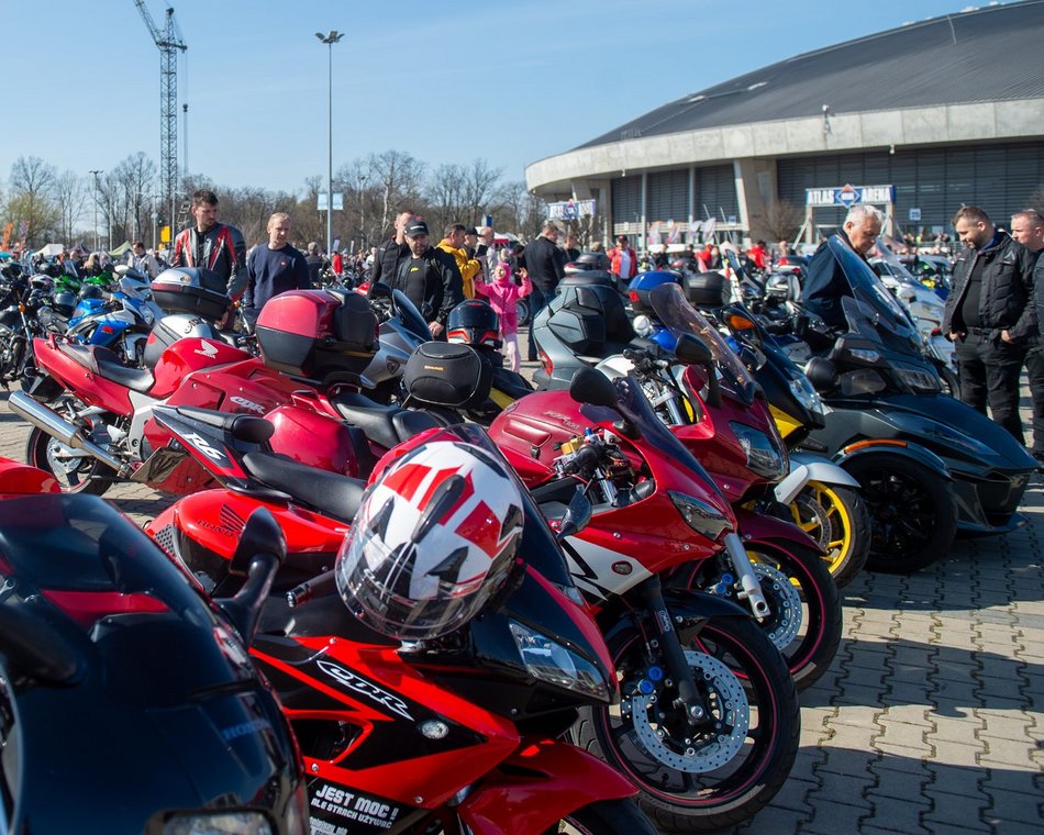 Parada motocyklistów przejechała ulicami Łodzi. Sezon rozpoczęty! Byłeś?