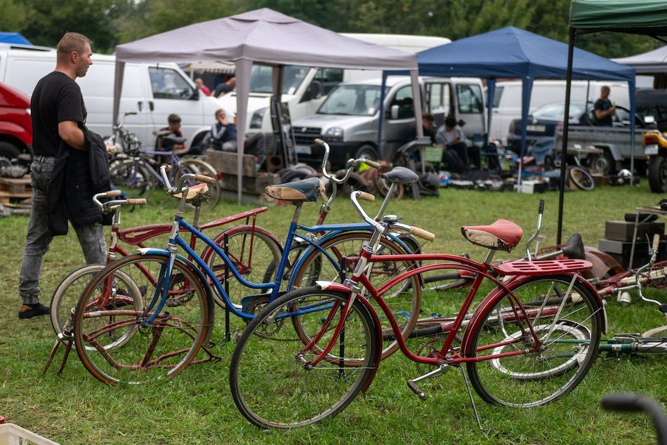 Łódź. Moto Weteran Bazar w Łodzi. Prawdziwy raj dla kolekcjonerów zabytkowych pojazdów