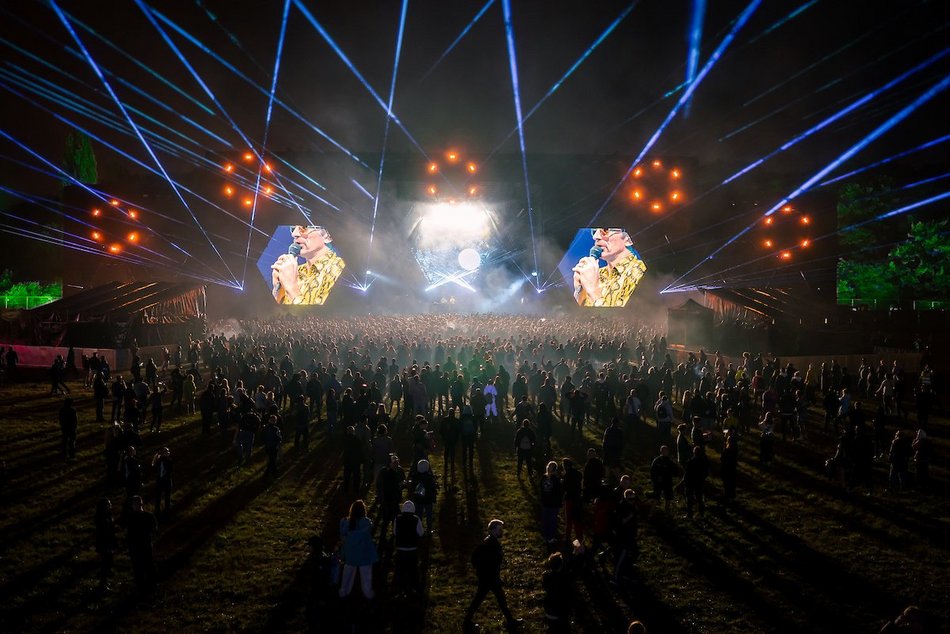 Łódź. Audioriver 2025 w Łodzi. Roztańczony tłum na pierwszym dniu festiwalu