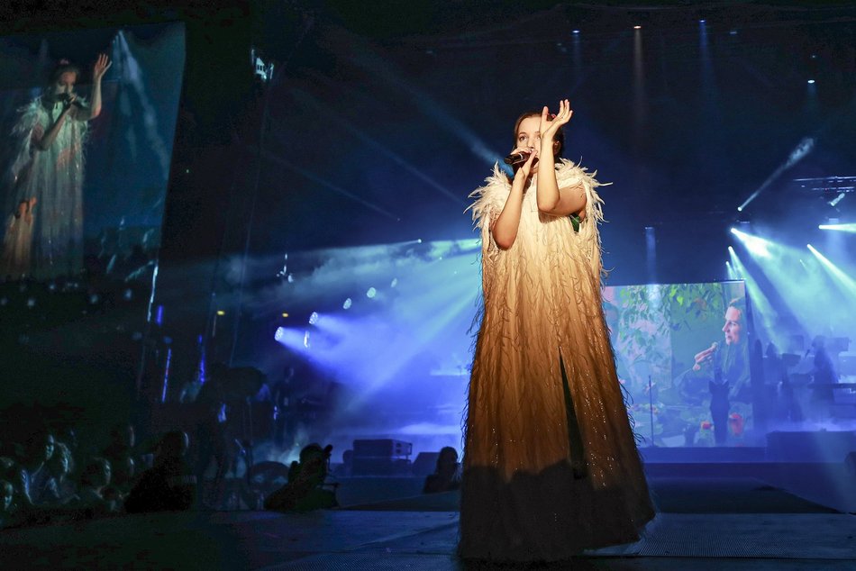 piosenkarka na koncercie