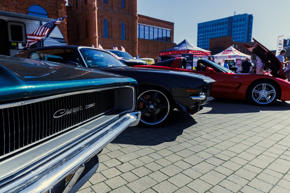 Łódź. Zlot amerykańskich samochodów w Łodzi. Prawdziwe perły motoryzacji