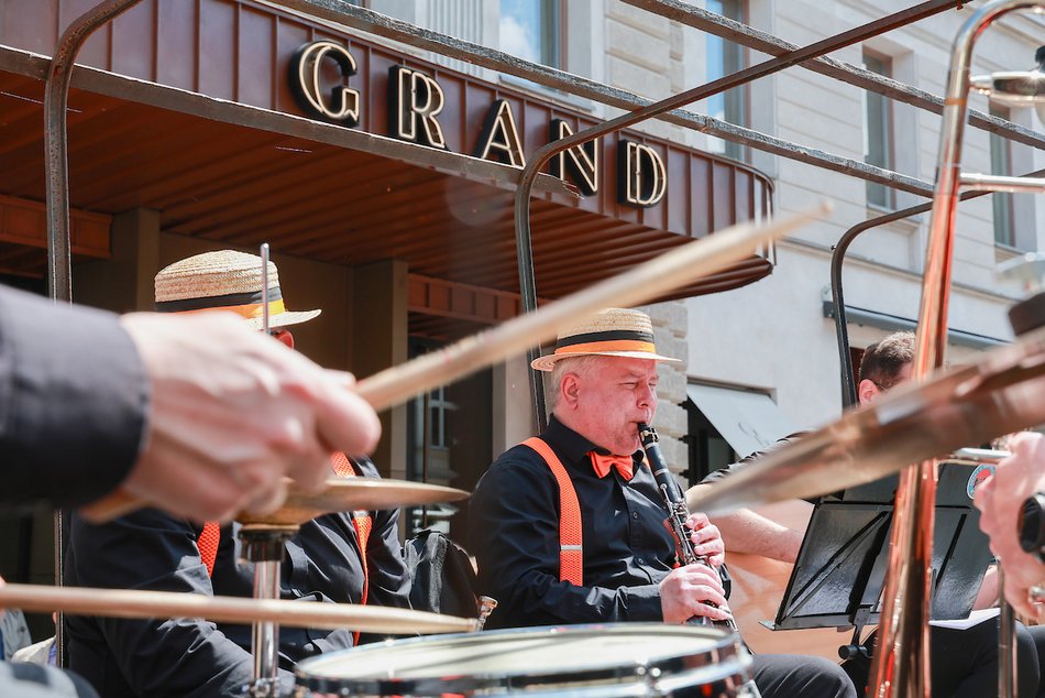 Łódź. Swingowy Spacer po Piotrkowskiej. Najbardziej roztańczona parada w Łodzi! Byłeś?