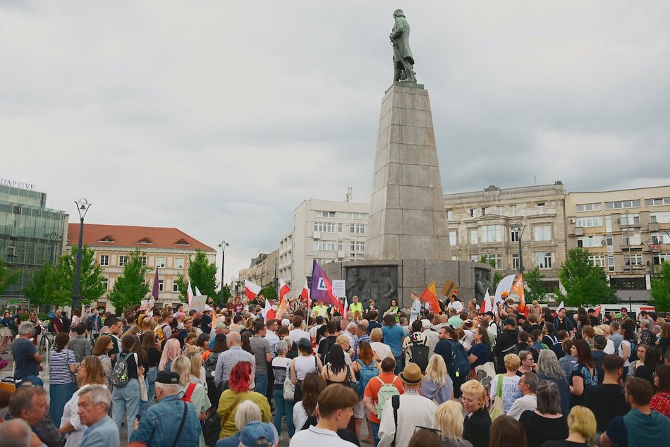 Łódź dla wszystkich! Piotrkowską przeszedł pokojowy spacer