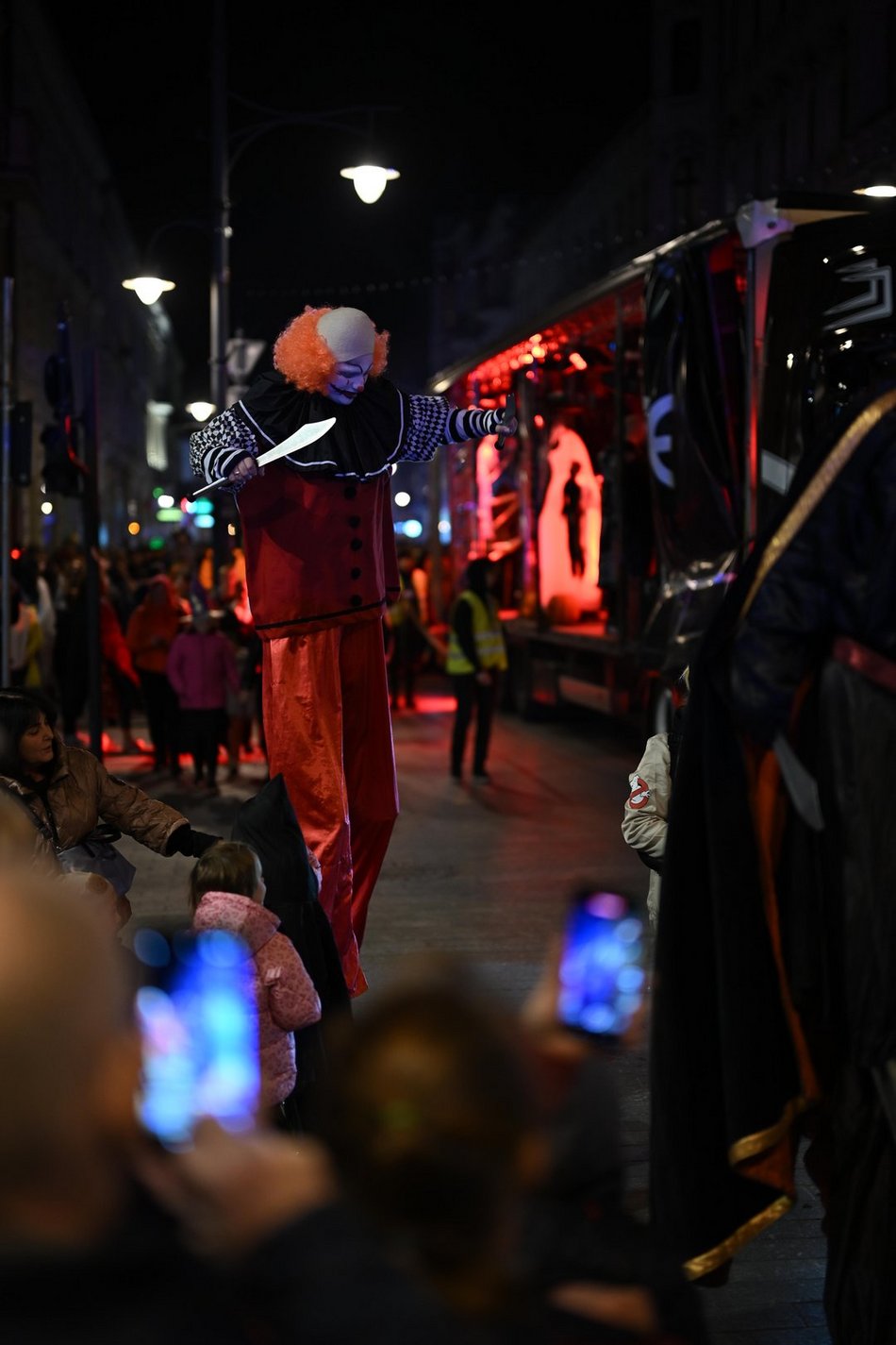 Łódź. Halloweenowa parada przeszła Piotrkowską w Łodzi. Tłumy duchów, czarownic i zombie!