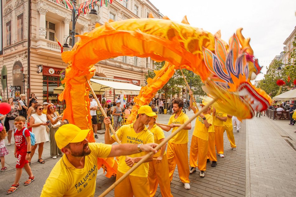 Chińska parada Falun Dafa na ul. Piotrkowskiej