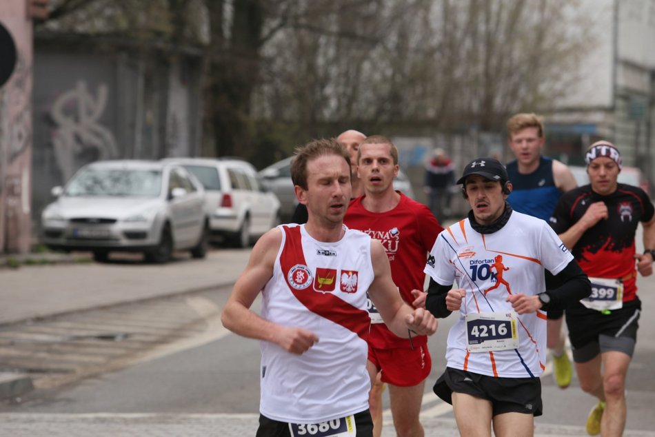 DOZ Maraton 2023. Brałeś udział w biegu? Znajdź się na zdjęciach!